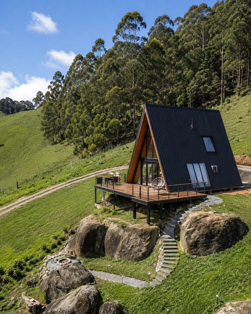 O Charme dos Chalés Modernos: Por que Eles Viraram Obsessão na Arquitetura de Campo?